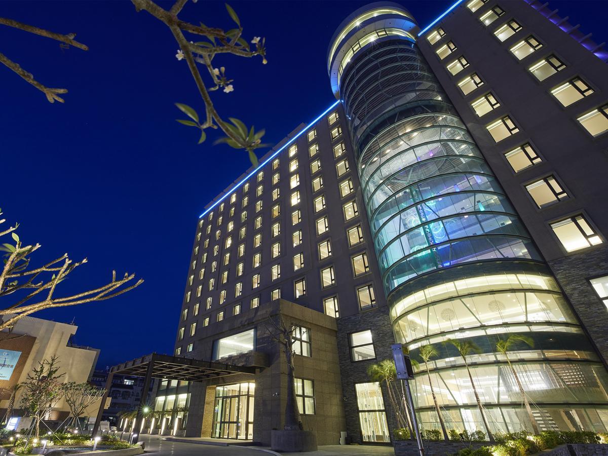 Grand Bay Resort Hotel Bandar Lama Bandar Lama Hengchun Luaran gambar The hotel at night